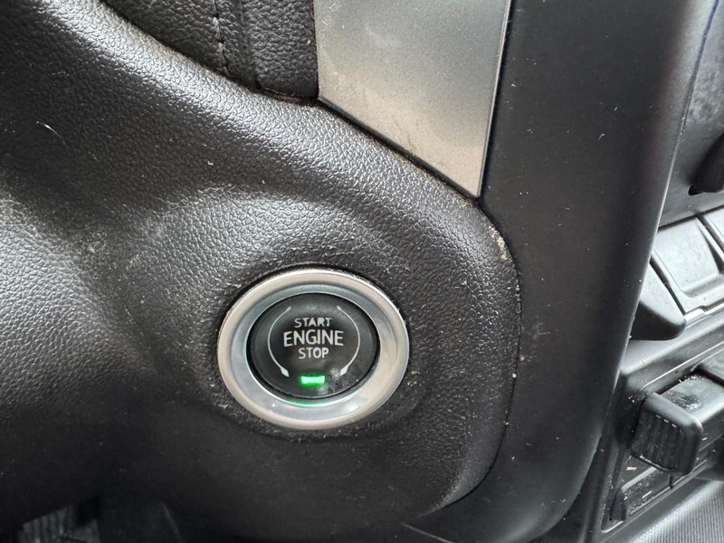 Chevrolet Silverado 2500HD Vehicle Full-screen Gallery Image 21