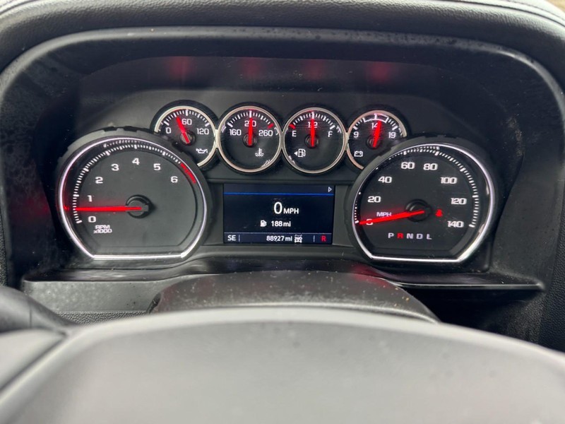 Chevrolet Silverado 2500HD Vehicle Full-screen Gallery Image 22