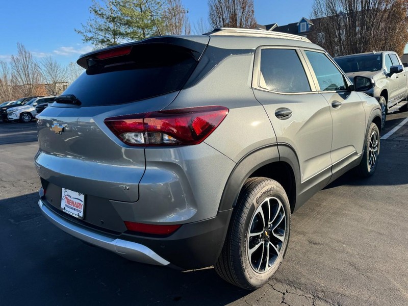 Chevrolet TrailBlazer Vehicle Image 03