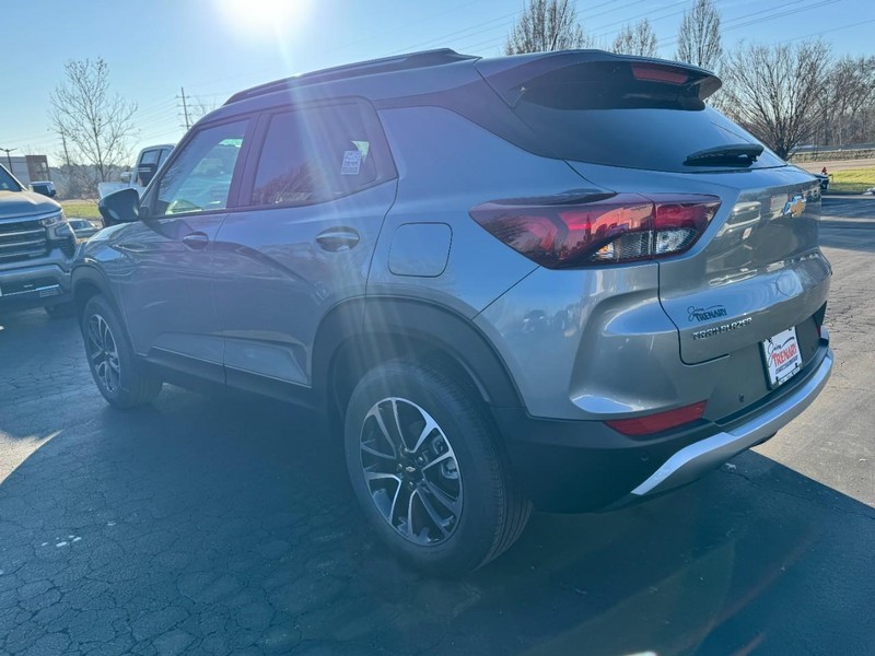 Chevrolet TrailBlazer Vehicle Image 05