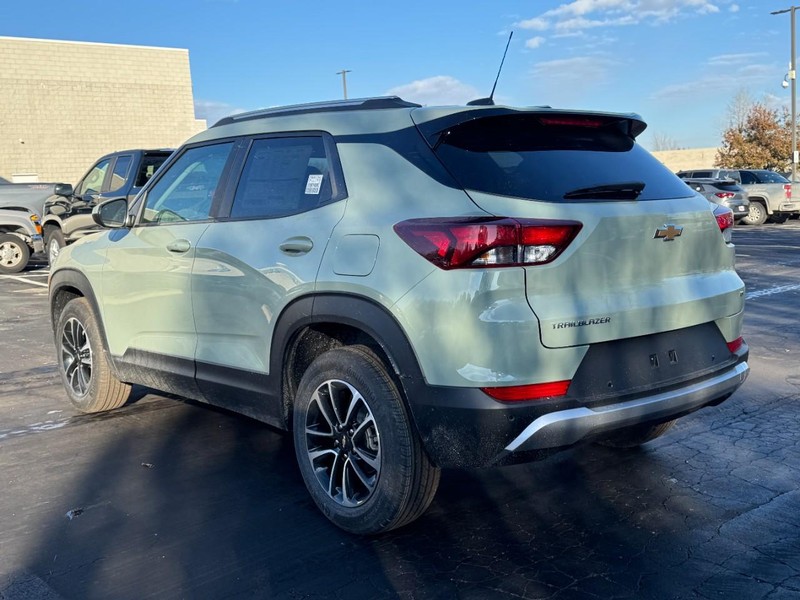 Chevrolet TrailBlazer Vehicle Image 05