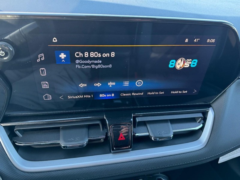 Chevrolet TrailBlazer Vehicle Image 14