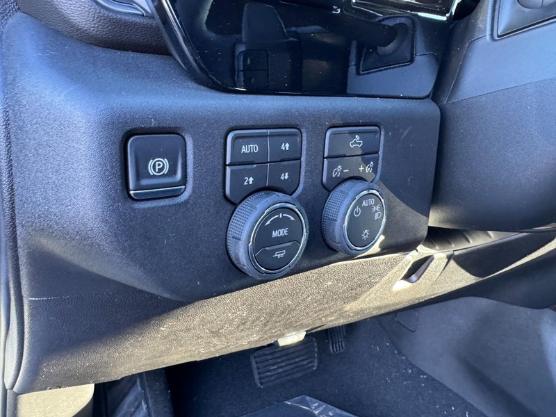 Chevrolet Silverado 1500 Vehicle Image 12