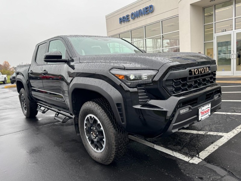 Toyota Tacoma 4WD Vehicle Image 02