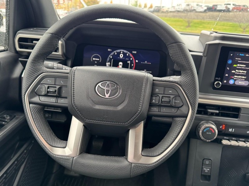 Toyota Tacoma 4WD Vehicle Image 12