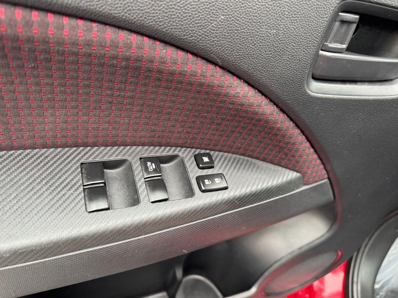 Mitsubishi Mirage Vehicle Image 15