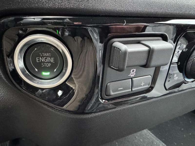 Chevrolet Silverado 1500 Vehicle Image 17