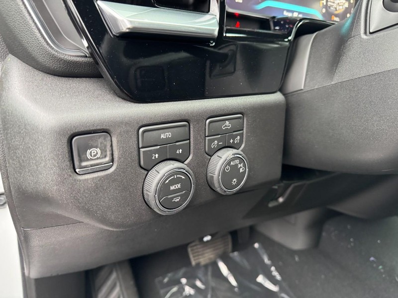 Chevrolet Silverado 1500 Vehicle Image 11