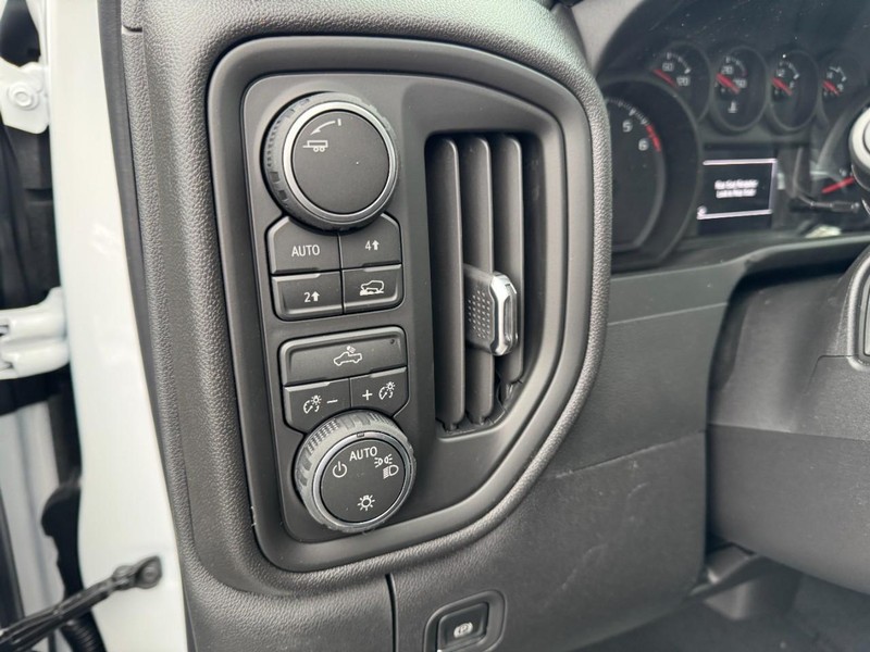 Chevrolet Silverado 1500 Vehicle Image 10