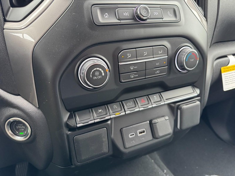 Chevrolet Silverado 1500 Vehicle Image 12