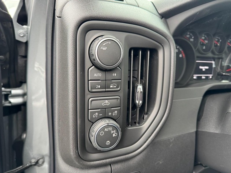 Chevrolet Silverado 1500 Vehicle Image 11