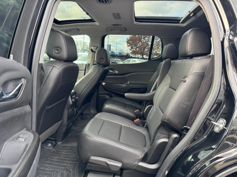 GMC Acadia Vehicle Image 13