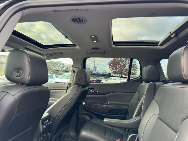 GMC Acadia Vehicle Image 14