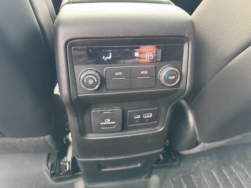 GMC Acadia Vehicle Image 16