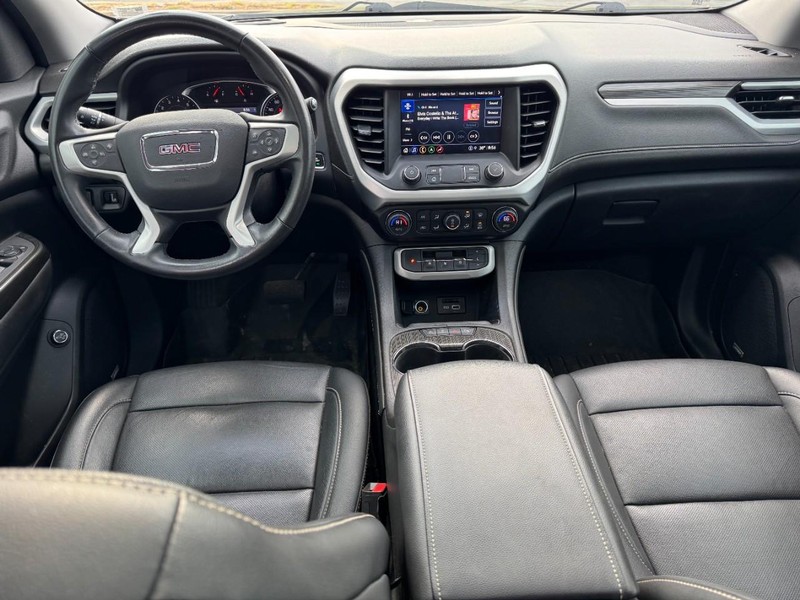 GMC Acadia Vehicle Image 18