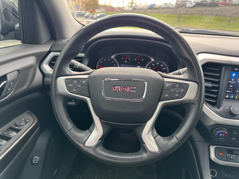 GMC Acadia Vehicle Image 19