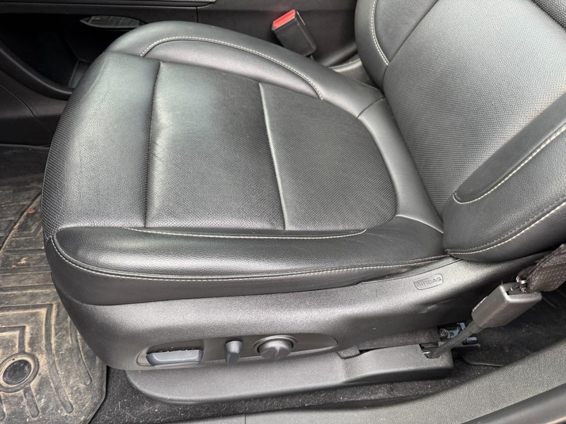 GMC Acadia Vehicle Image 21