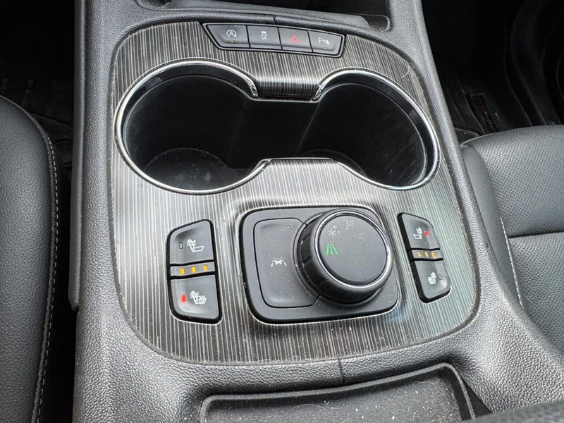 GMC Acadia Vehicle Image 25