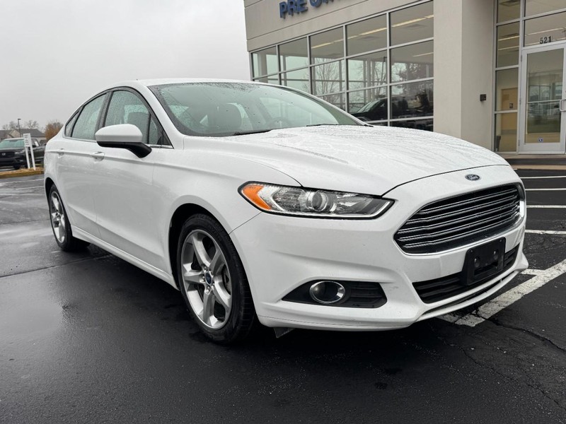 Ford Fusion Vehicle Image 02