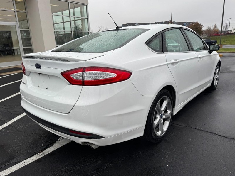 Ford Fusion Vehicle Image 03