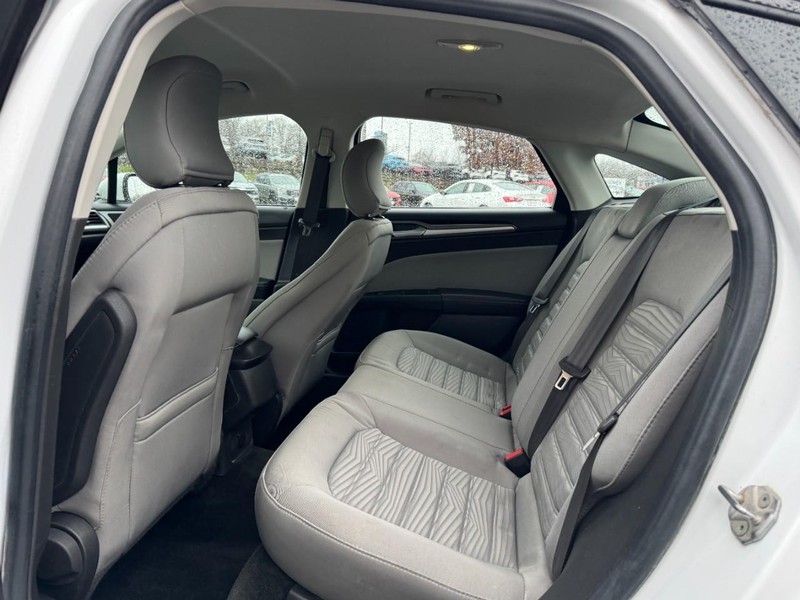 Ford Fusion Vehicle Image 10