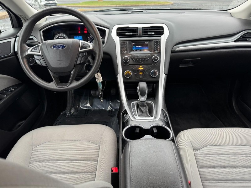 Ford Fusion Vehicle Image 11