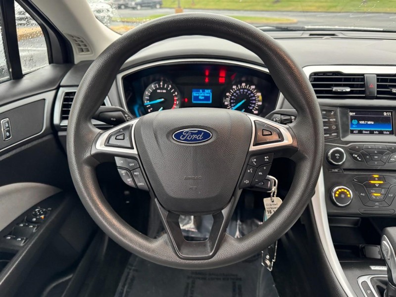 Ford Fusion Vehicle Image 12