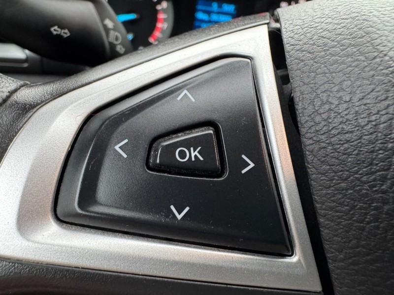 Ford Fusion Vehicle Image 16