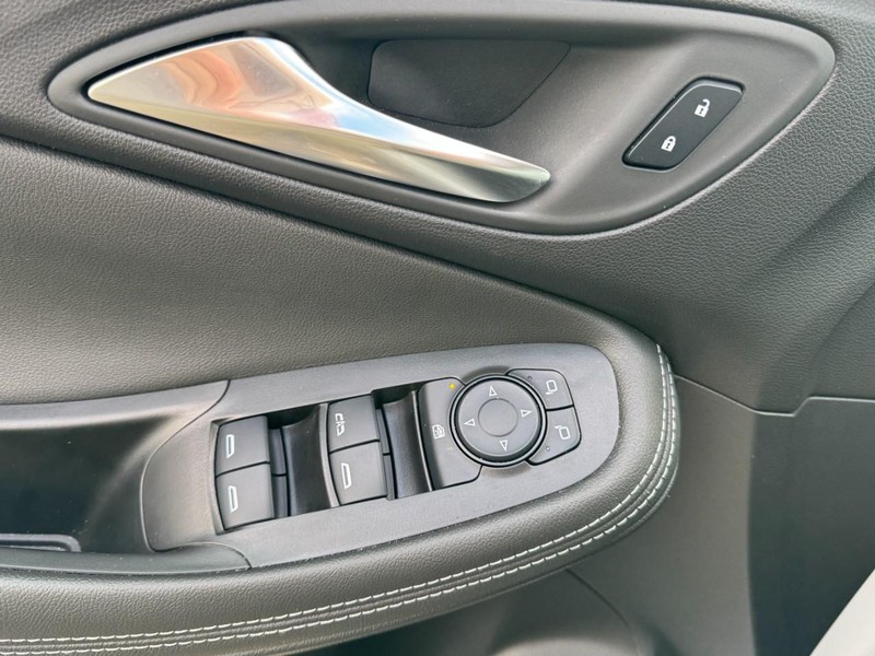 Buick Encore GX Vehicle Image 19