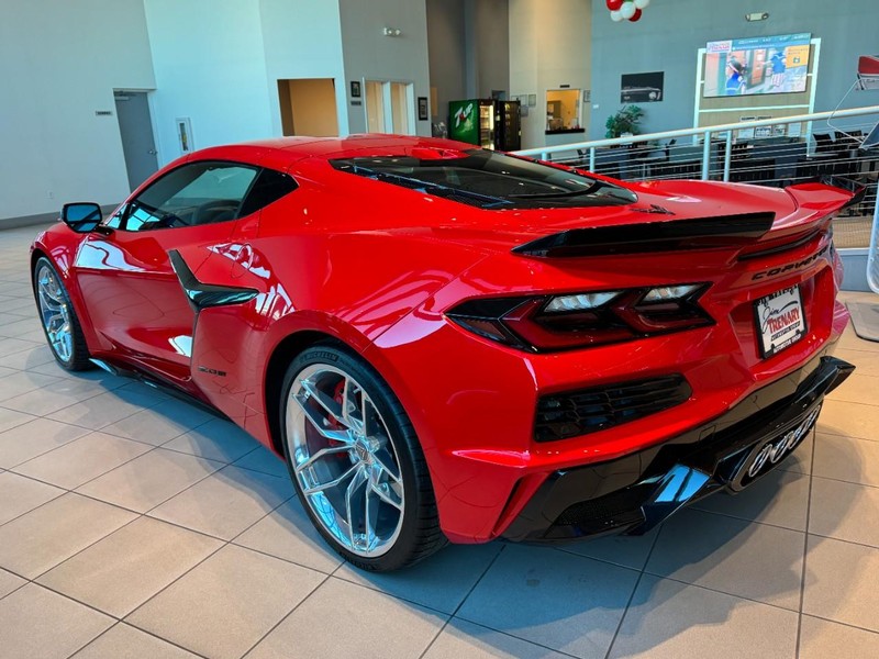 Chevrolet Corvette Vehicle Image 04