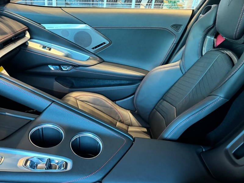 Chevrolet Corvette Vehicle Image 10