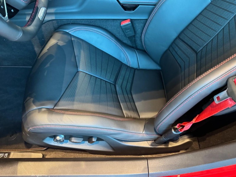 Chevrolet Corvette Vehicle Image 11