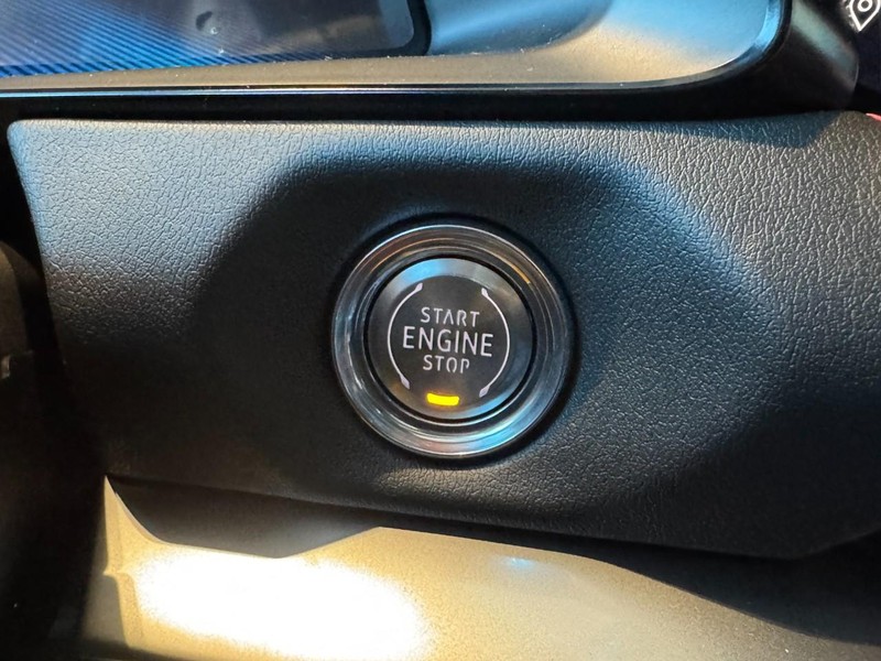 Chevrolet Corvette Vehicle Image 17