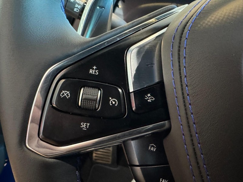 Chevrolet Corvette Vehicle Image 10