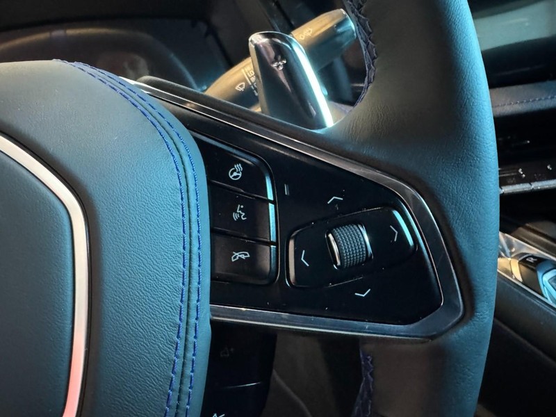 Chevrolet Corvette Vehicle Image 11