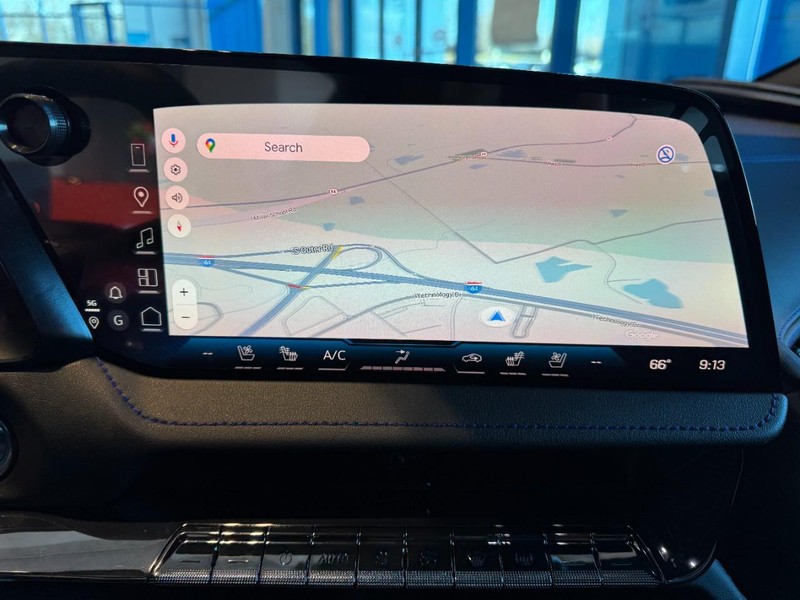 Chevrolet Corvette Vehicle Image 14