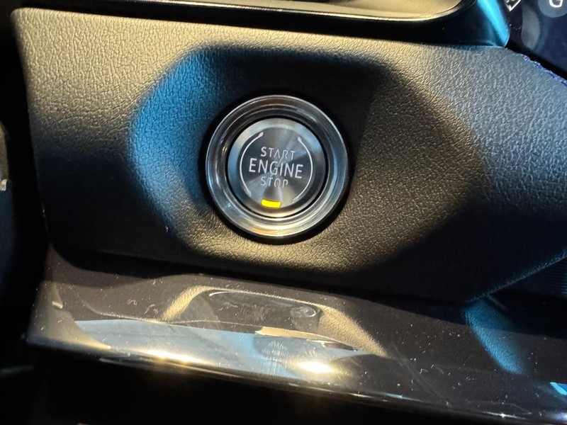 Chevrolet Corvette Vehicle Image 15