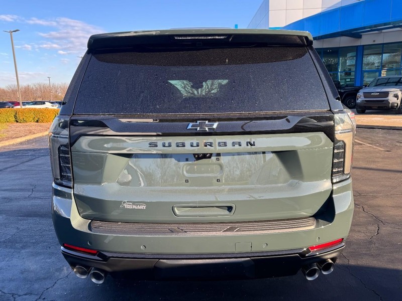 Chevrolet Suburban Vehicle Image 04