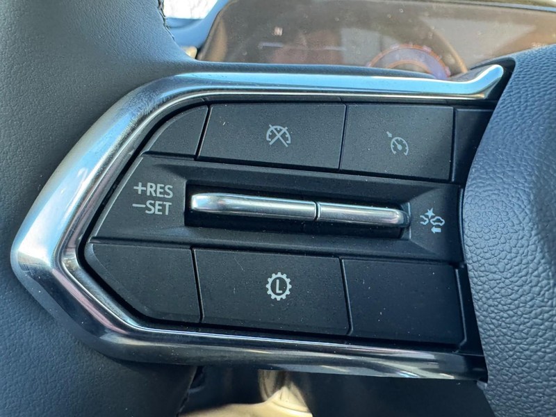 Chevrolet Suburban Vehicle Image 12