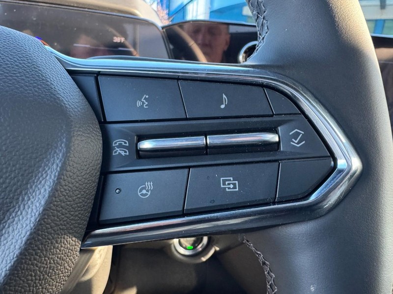 Chevrolet Suburban Vehicle Image 13