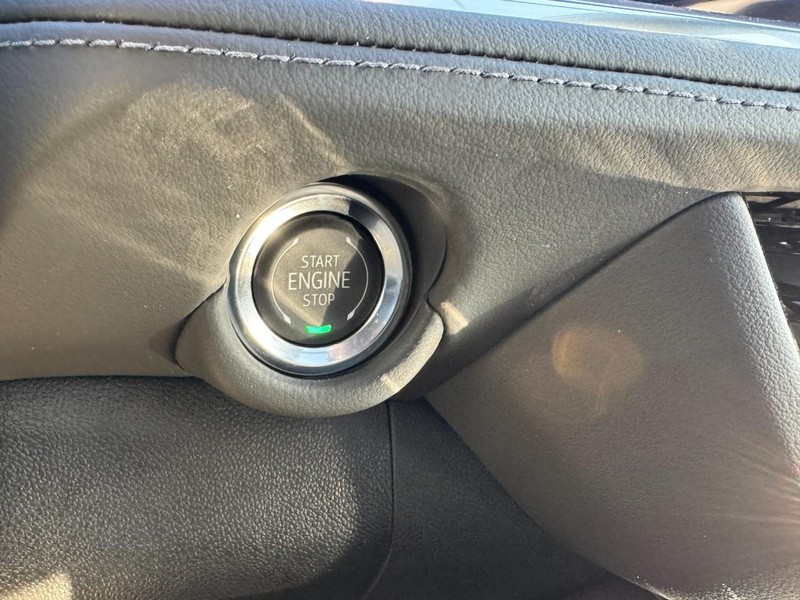 Chevrolet Suburban Vehicle Image 18