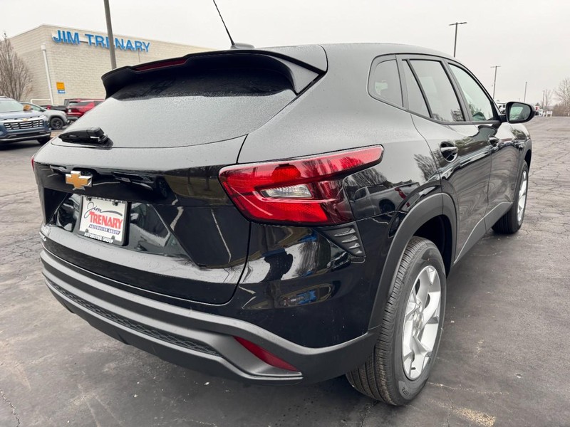 Chevrolet Trax Vehicle Image 03