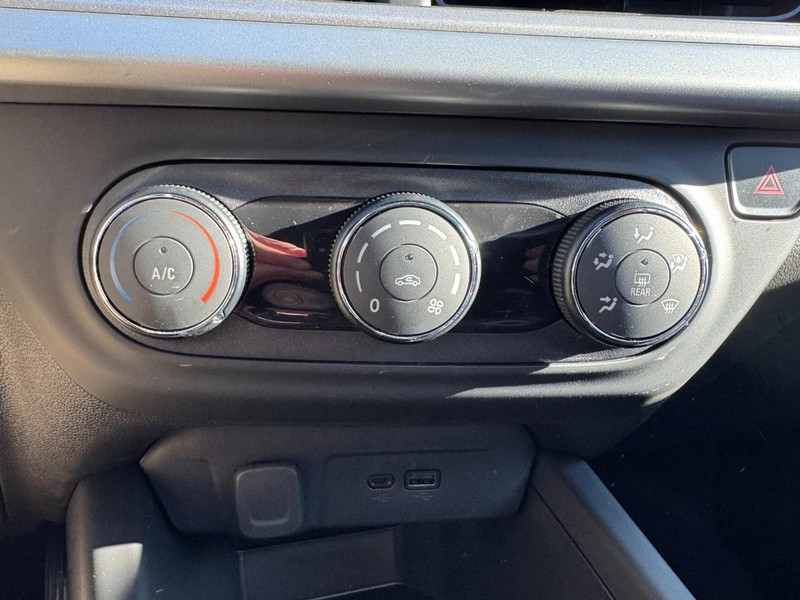 Chevrolet Trax Vehicle Image 13