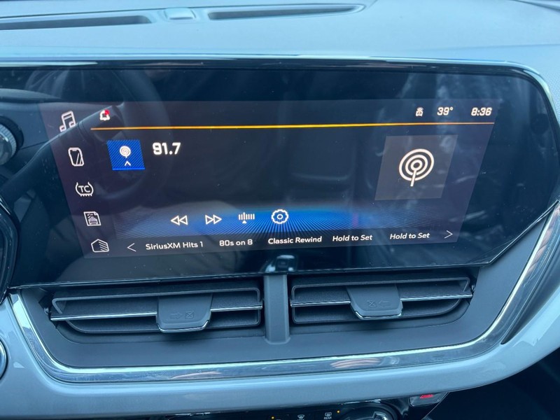 Chevrolet Trax Vehicle Image 12