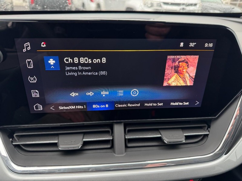 Chevrolet Trax Vehicle Image 14