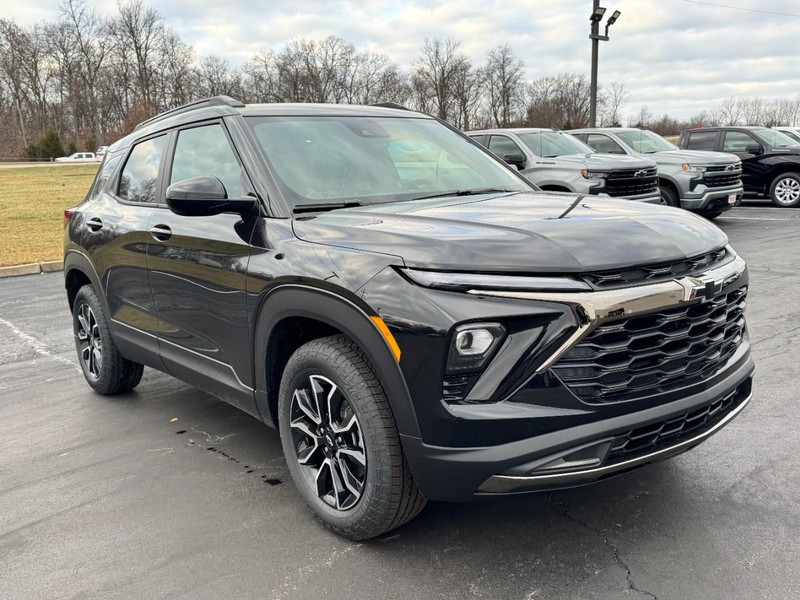 Chevrolet TrailBlazer Vehicle Image 02