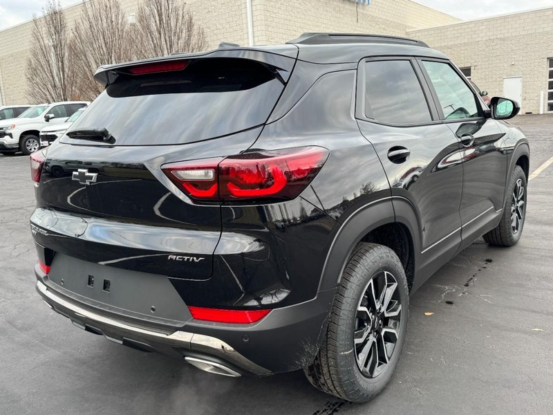 Chevrolet TrailBlazer Vehicle Image 03