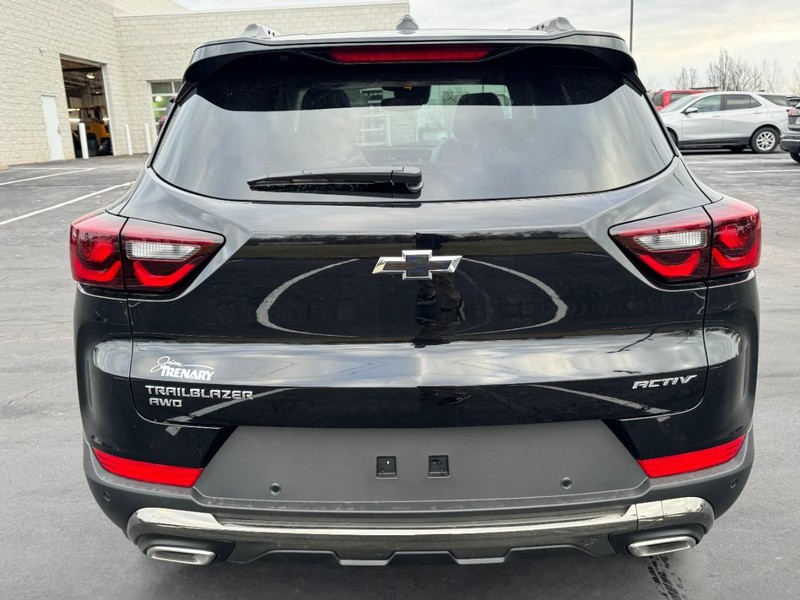 Chevrolet TrailBlazer Vehicle Image 04