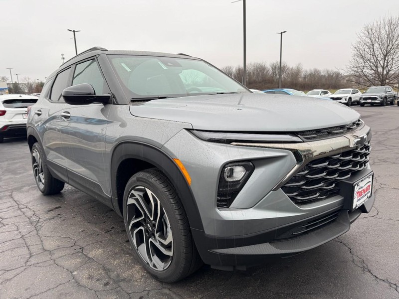 Chevrolet TrailBlazer Vehicle Image 02