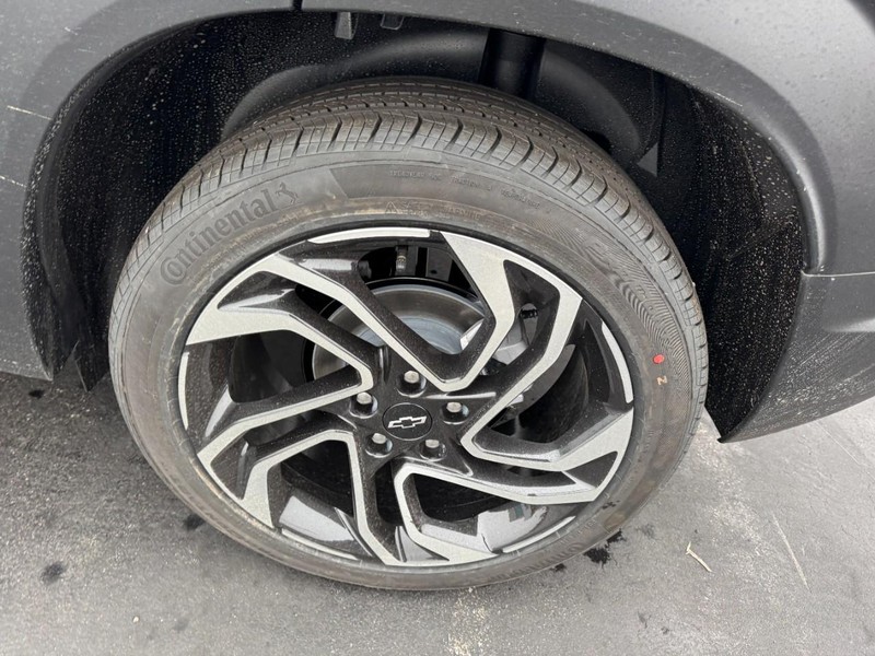 Chevrolet TrailBlazer Vehicle Image 06